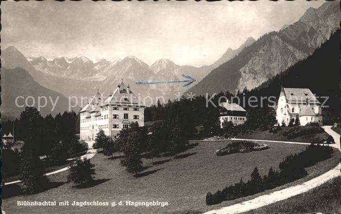 Tenneck Werfen Bluehnbachtal mit Jagdschloss gegen Hagengebirge