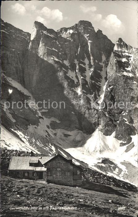 Geraerhuette mit Sagwandpfeiler Schutzhaus Stubaier Alpen