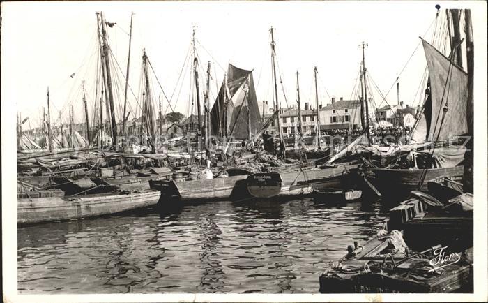 Les Sables-d Olonne Les Thoniers dans le Port