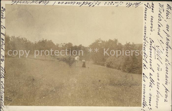 Greiz Thueringen Damen beim Spaziergang
