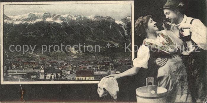 Innsbruck Stadtbild mit Karwendelgebirge Trachten
