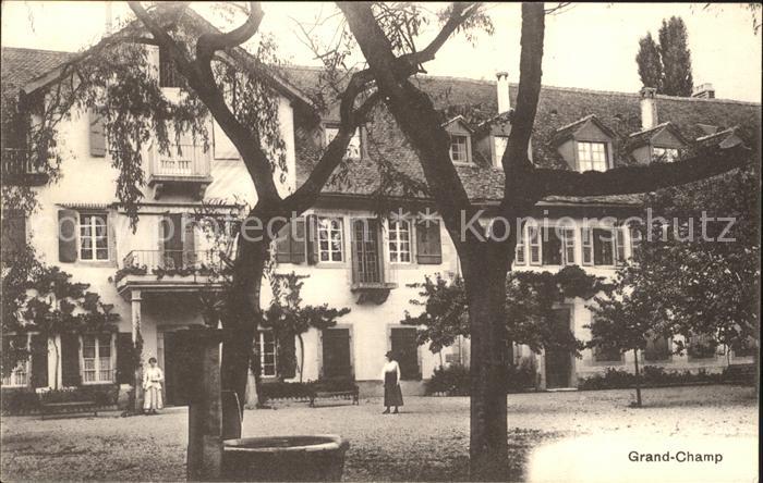 Grand-Champ Gebaeude Brunnen