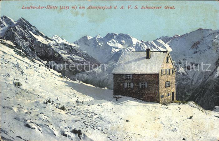 Leutkircher Huette am Almejurjoch Schwarzer Grat Gebirgspanorama Lechtaler Alpen