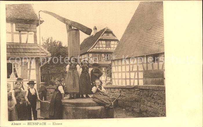 Hunspach Kinder am Brunnen Trachten