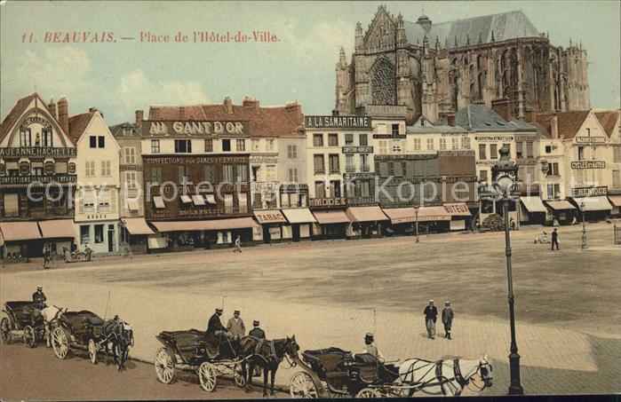 Beauvais 60 Place de l_Hotel de Ville Pferdekutsche