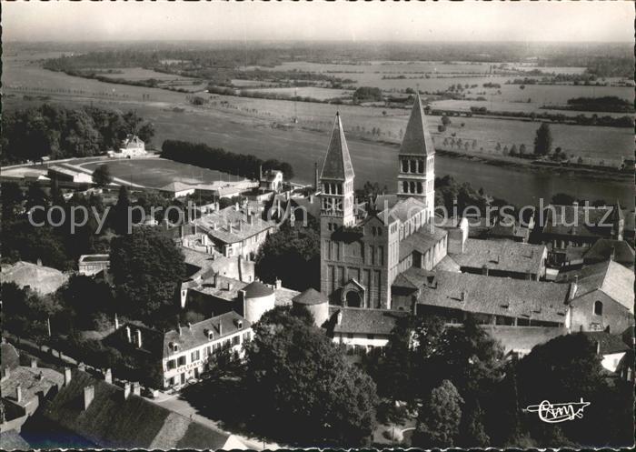 Tournus Eglise St Philibert vue aerienne