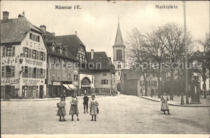 Muenster Haut Rhin Elsass Marktplatz Turm