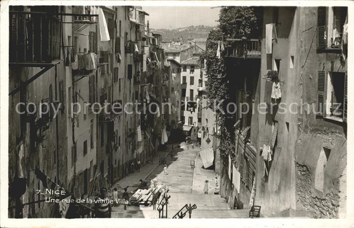 Nice Alpes Maritimes Une rue de la vieille ville