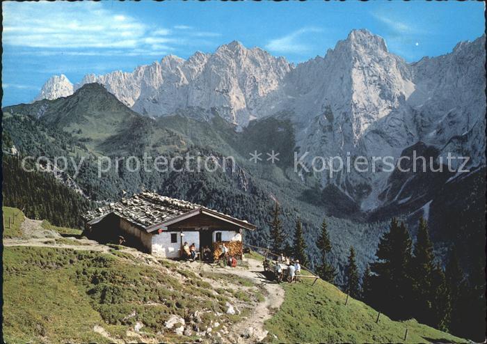 Tirol Region Hinterkaiserfelden Alm mit Wildem Kaiser