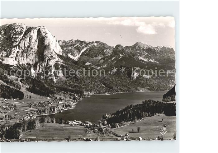 Grundlsee Steiermark mit Backenstein und Totem Gebirge