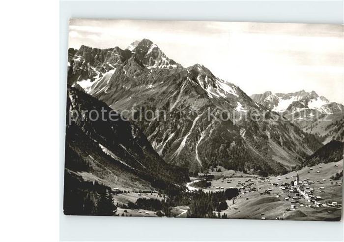 Mittelberg Kleinwalsertal mit Widderstein Baerenkopf aelpeleskopf