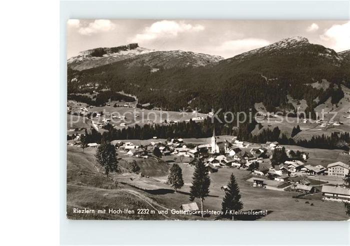 Riezlern Kleinwalsertal Vorarlberg mit Hoch Ifen und Gottesackerplateau