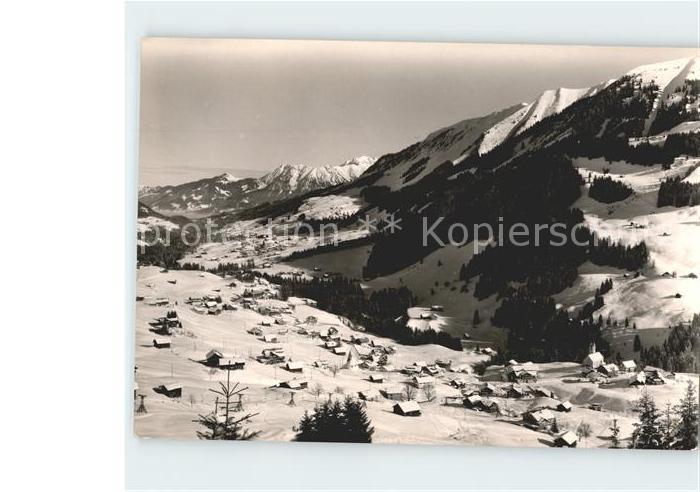 Riezlern Kleinwalsertal Vorarlberg mit Kanzelwandbahn und Allgaeuer Hochgebirge