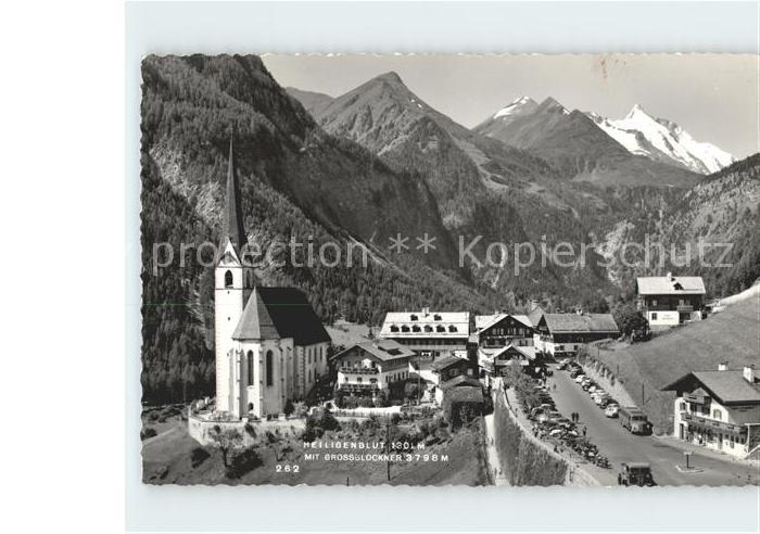 Heiligenblut Kaernten Kirche mit Grossglockner