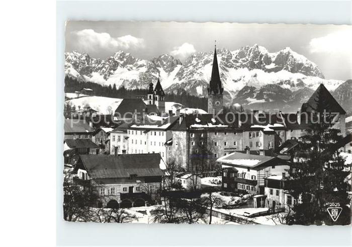 Kitzbuehel Tirol mit Kaisergebirge