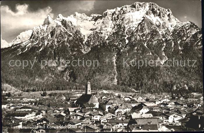 Mittenwald Karwendel Tirol Gesamtansicht mit Karwendelgebirge