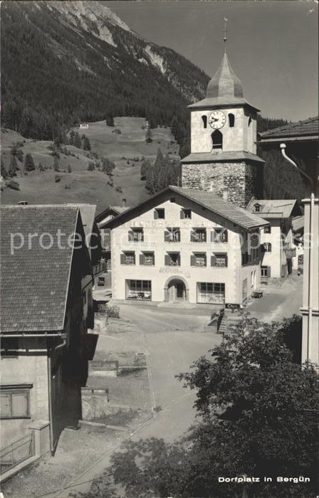 Berguen Bravuogn GR Dorfplatz Kirche