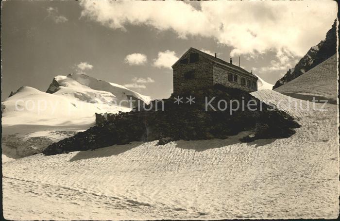Britanniahuette Strahlhorn Berghaus Walliser Alpen