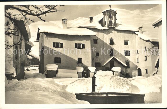 Zuoz GR Haus Pult Brunnen