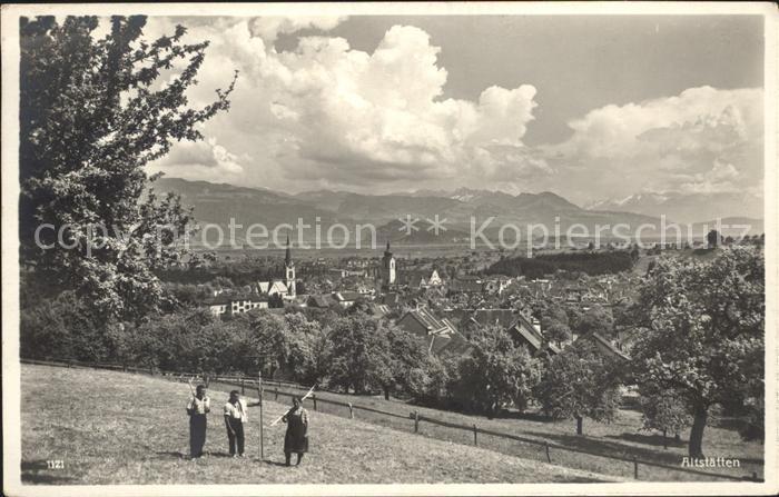 Altstaetten SG Feldarbeit Alpenpanorama