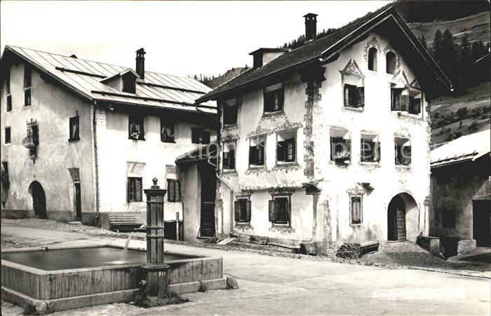 Berguen Bravuogn GR Dorfpartie Brunnen
