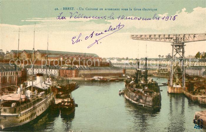 Brest 29 Un Cuirassé en armement sous la Grue électrique