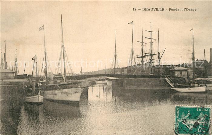 Deauville-sur-Mer Pendant l'Orage Bateaux