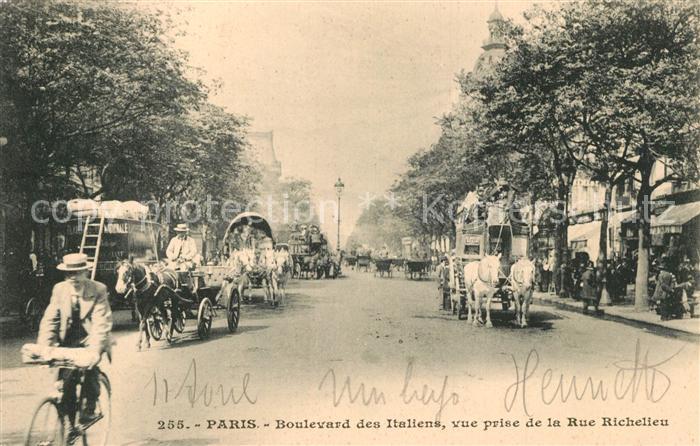 Paris Boulevard des Italiens vue prise de la Rue Richelieu Traffic