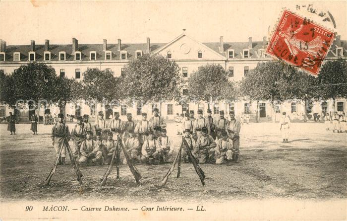 Macon 71 Caserne Duhesme Cour intérieure