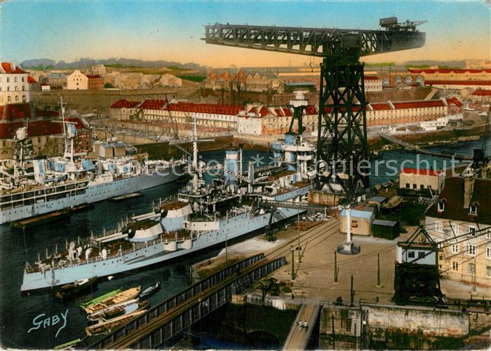Brest 29 Le cuirassé Lorraine sous la grande grue
