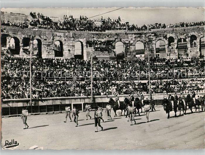 Nimes Course de Toureaux Le Paseo Stierkampfarena