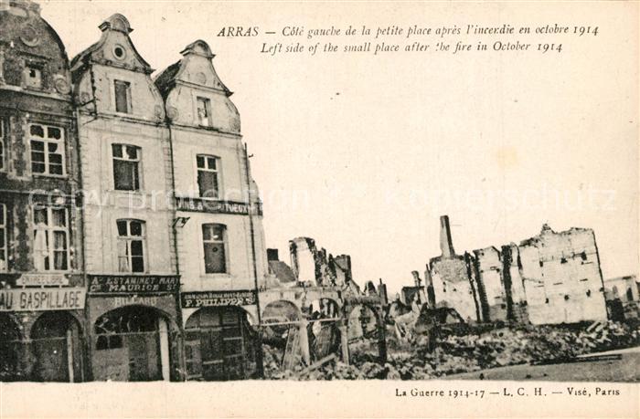 Arras Pas-de-Calais Cote gauche de la petite place apres L incerdie en octobe 19