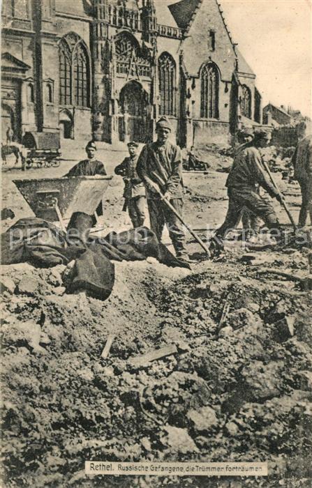 Rethel Ardennes Russische Gefangene r?umen Tr?mmer weg