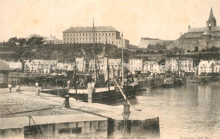 Granville Manche Debarquemen des Passagers