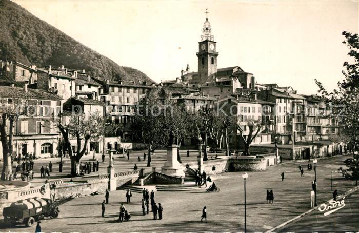 Digne-les-Bains Place de la Liberation et statue de Gassendi