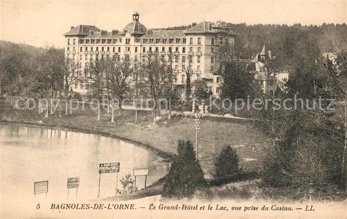 Bagnoles-de-l Orne Grand Hotel et le Lac vue prise du Casino