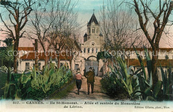 Ile Saint-Honorat Alpes Maritimes Allee rentree du Monastere de Lerins
