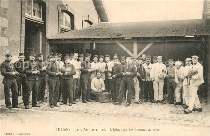 Le Mans Sarthe 31e Regiment d’Artillerie L’epluchage des Pommes de terre