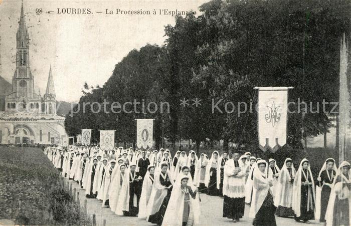 Lourdes Hautes Pyrenees La Procession a l'Esplanade