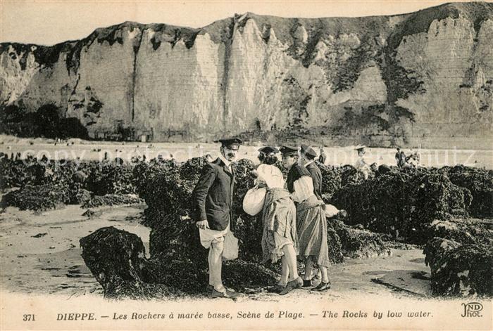 Dieppe 76 Les Rochers a maree basse Scene de Plage
