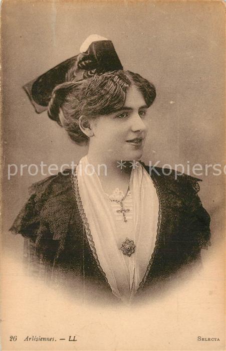 Arles Bouches-du-Rhone Arlesiennes