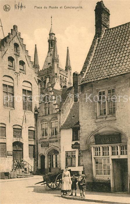 Ypern Ypres Place du Musee et Conciergerie