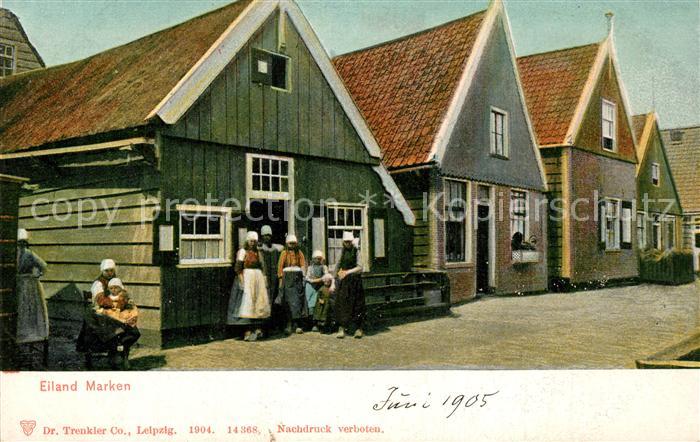 Marken Wohnhaeuser Familienfoto Trachten