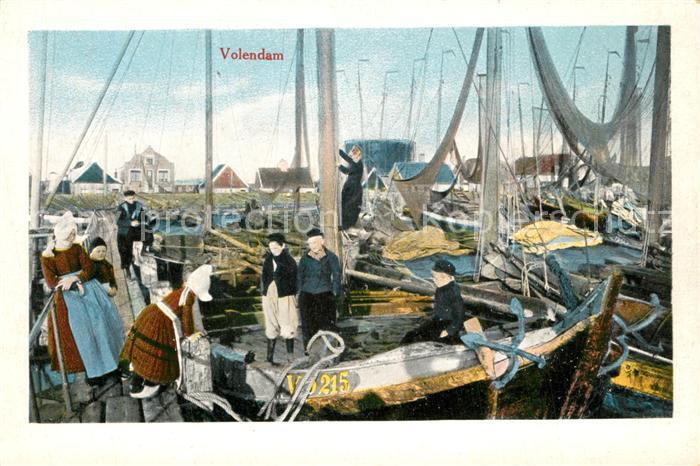 Volendam Hafen Fischerboote Trachten