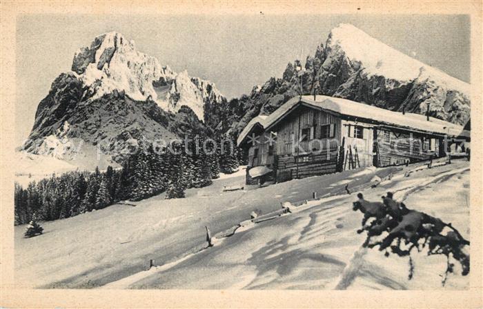 Dolomiten Schutzhuette Winter