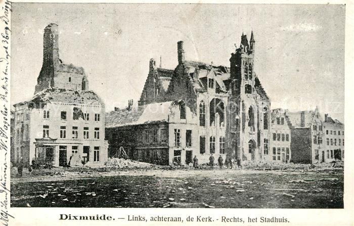 Dixmuiden Links achteraan de Kerk Rechts het Stadthuis