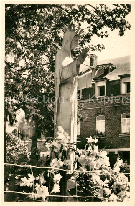 Beauraing La statue de la Vierge sous l'Aubepine
