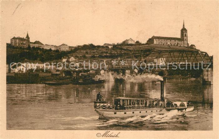 Melnik Tschechien Dampfer Moldau Bruecke Blick zur Burg