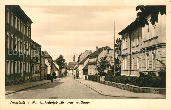 Neustadt Sachsen Bahnhofstrasse mit Rathaus