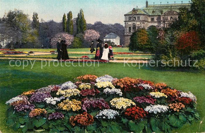 DRESDEN Elbe Blumenbeet im Grossen Garten